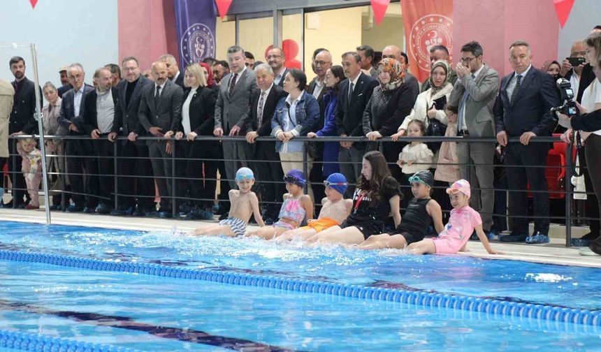 Selde zarar gören sağlık merkezi yenilendi, yeni yapılan yüzme havuzu törenle açıldı