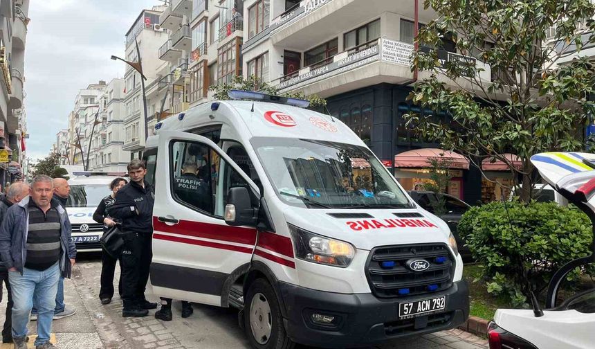 Sinop'ta hafif ticari araç yayaya çarptı