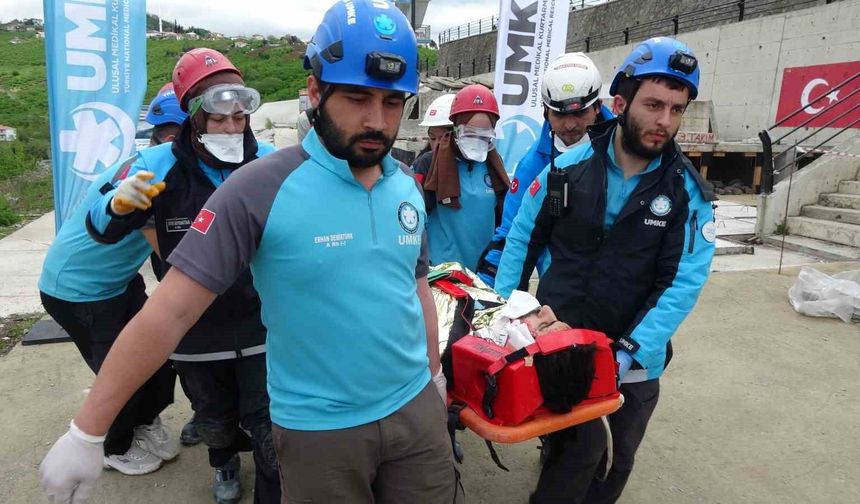 Trabzon'da gerçeği aratmayan deprem tatbikatı