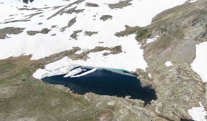Gümüşhane'nin karlı zirveleri dronla görüntülendi
