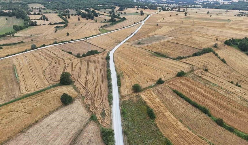 Kırsal mahallenin 40 yıllık asfalt hasreti sona erdi