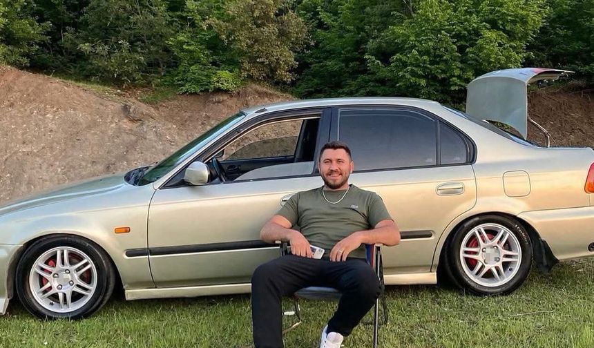 KALDIRIMA ÇARPAN MOTOSİKLETLİ KURTARILAMADI!