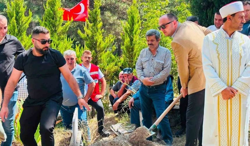 Bolulu şehit Ziya Sarpkaya'nın annesi son yolculuğuna uğurlandı