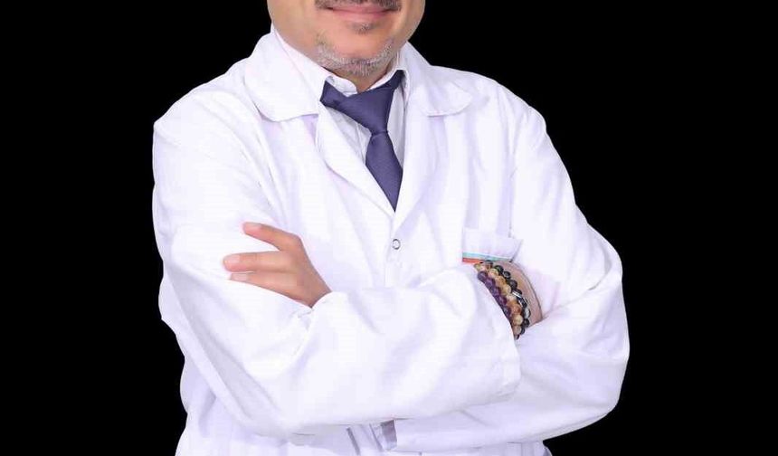 Op. Dr. Dilmen: 'Sıcak havalarda yetersiz sıvı tüketimi böbrek taşı riskini artırabilir'
