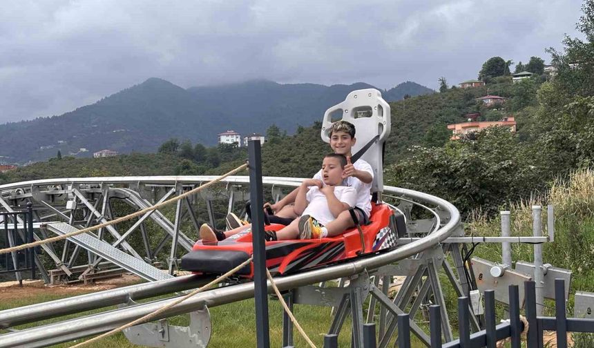 Trabzon'da dağ kızağına turist akını: Metrelerce kuyruk oluşuyor