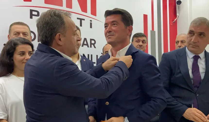 AHMET KAYA YENİ PARTİ ROZETİNİ TAKTI!