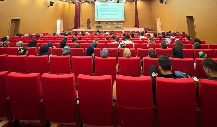 Bayburt'ta üniversite öğrencilerine şiddetin işaretleri anlatıldı