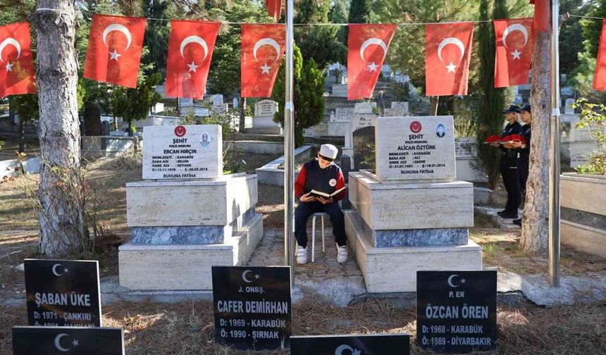 Öğrenciler Şehit Alican Öztürk'ün kabri başında dualarla andı
