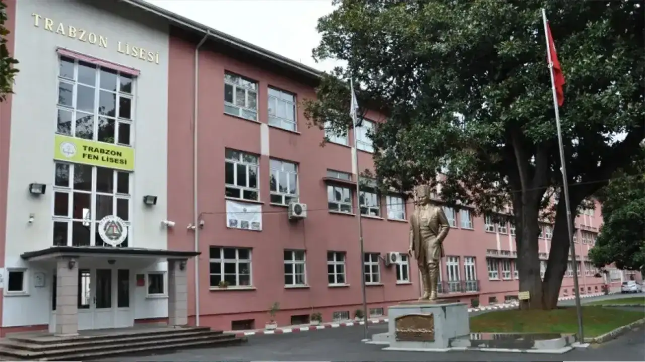 Muhammet Erkan Trabzon Fen Lisesinde Ogrenci Sagligi Tehlikede 8