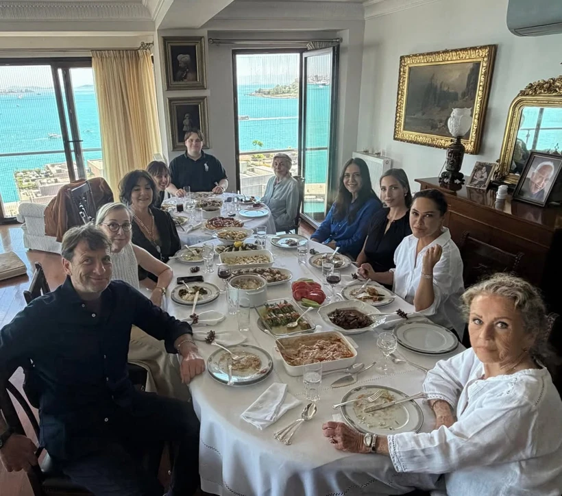 Aile Bayram Yemeginden Hepinize Sag S00K