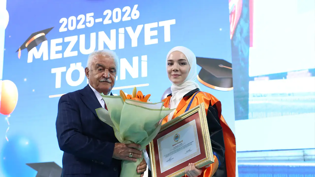 Avrasya Universitesinde Mezuniyet Coskusu 009