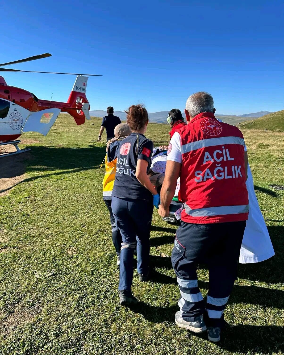 YARALI KADIN HELİKOPTERLE HASTANEYE KALDIRILDI!