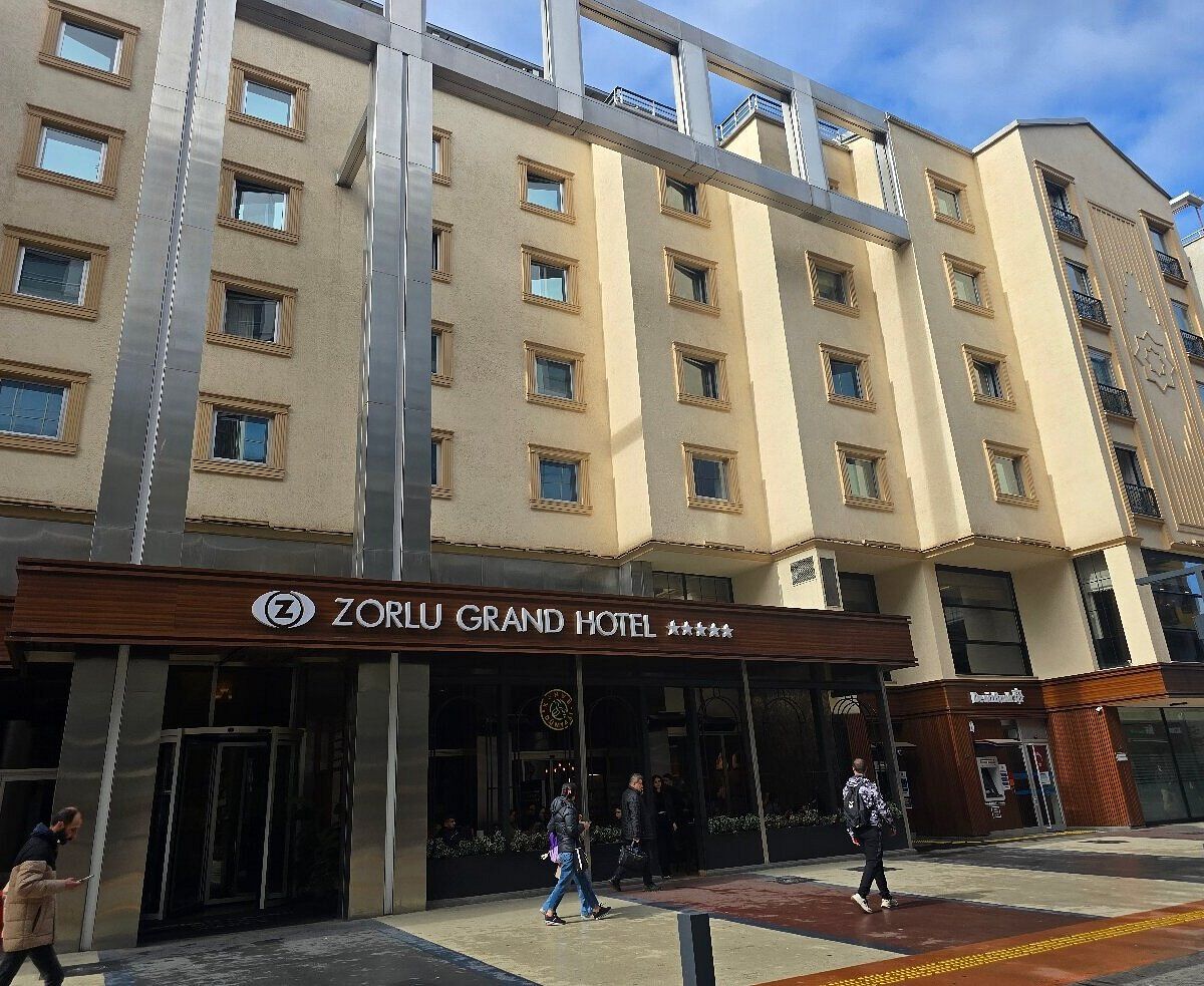 ZORLU GRAND HOTEL EL Mİ DEĞİŞTİRDİ?