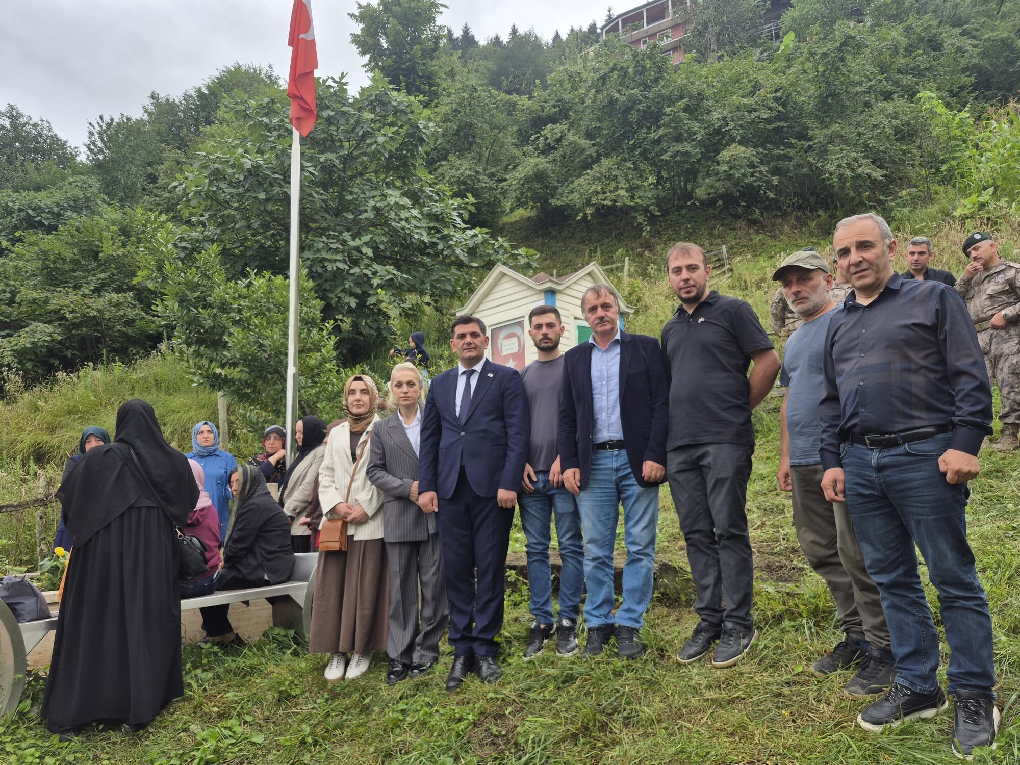 ANAHTAR PARTİ TEŞKİLATINDAN ŞEHİT AHMET ÇAMUR'UN KABRİNE ZİYARET!