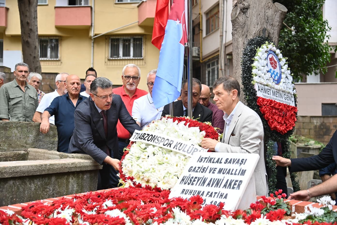 HÜSEYİN AVNİ AKER, VEFATININ 82. YILINDA KABRİ BAŞINDA ANILDI