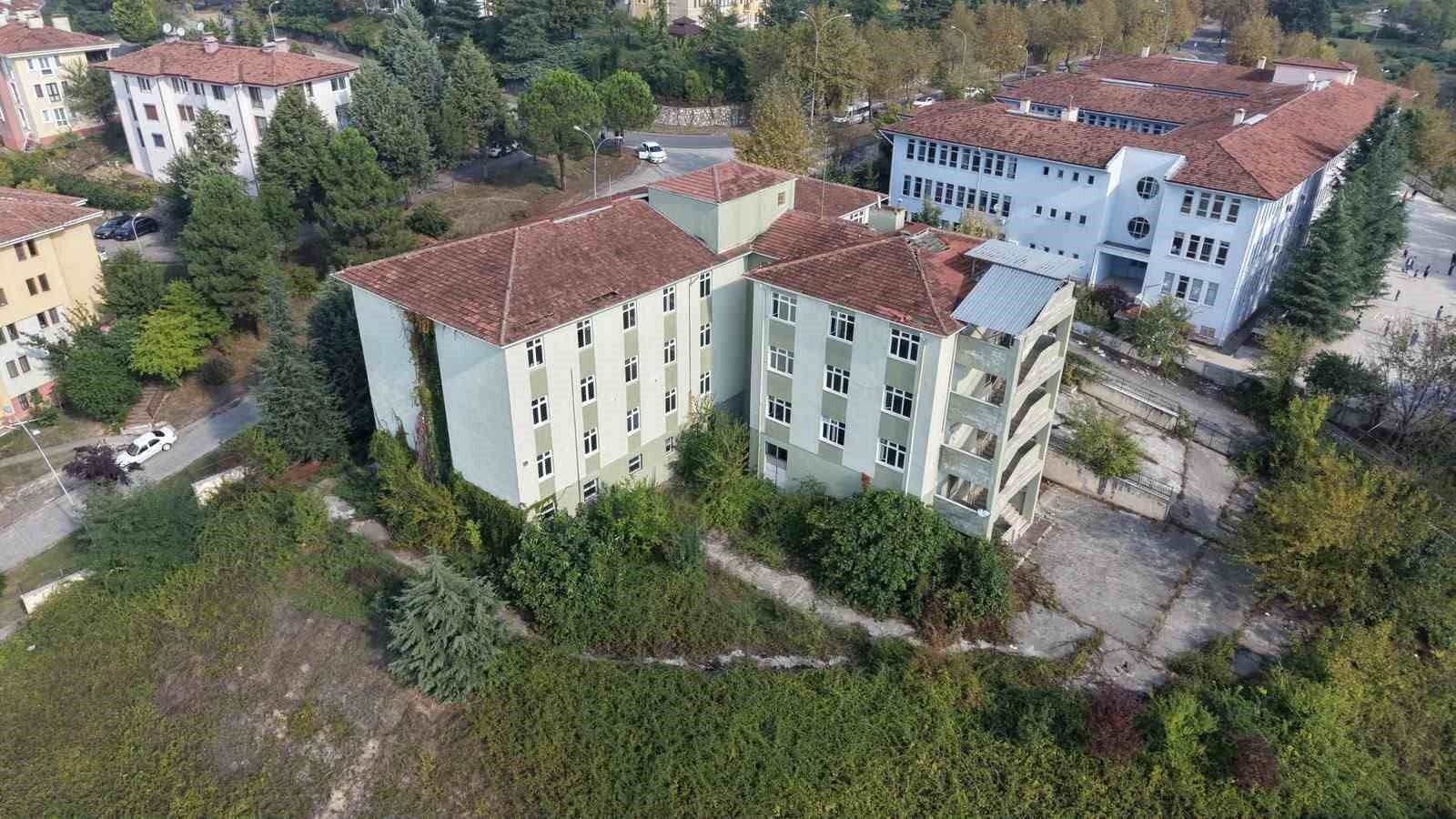 Düzce'de eski Sağlık Meslek Lisesi huzurevi olacak