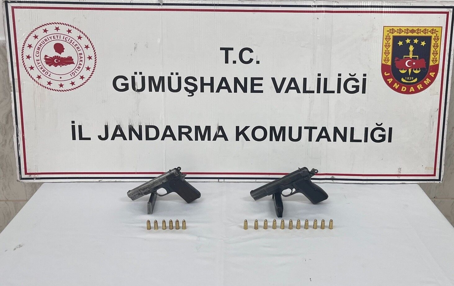 Gümüşhane'de 2 ruhsatsız tabanca ele geçirildi