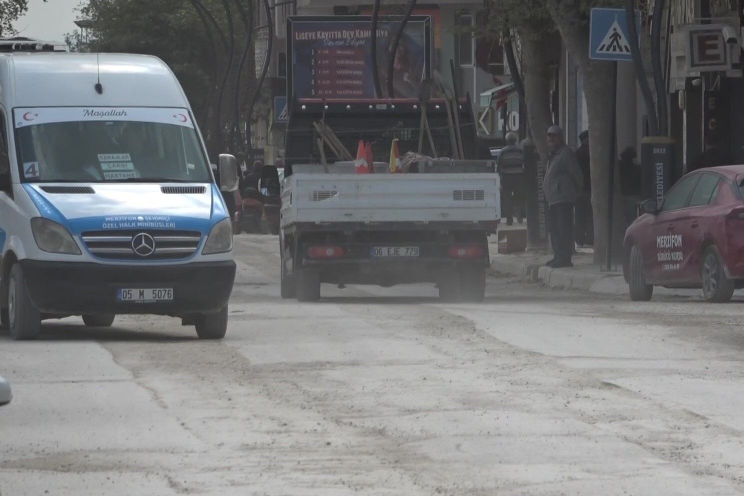 Merzifonluların toz ve çukurla imtihanı: Halka maske dağıtıldı