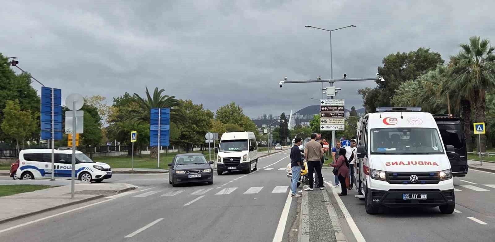 Motosiklet sürücüsü annesinin yanındaki çocuğa çarpıp kaçtı