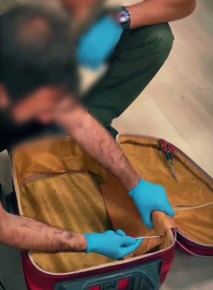 Yabancı uyruklu şüphelinin bavulunda uyuşturucu bulundu: 2 tutuklama