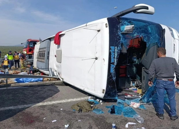 TUR OTOBÜSÜ KAZASINDA 11 KİŞİ HAYATINI KAYBETTİ!