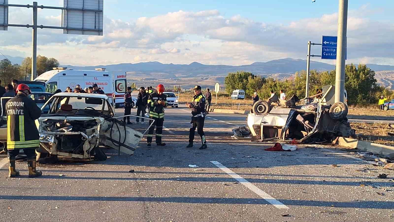 Çorum'da iki otomobil çarpıştı: 7 yaralı