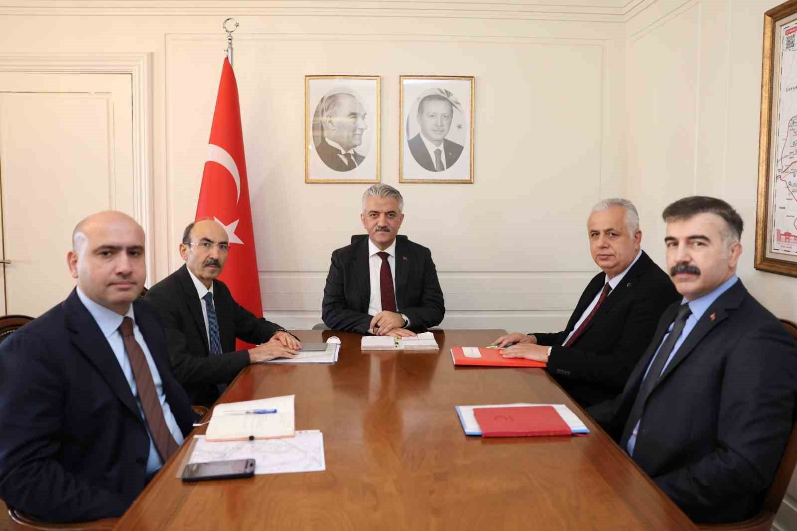 Devam eden projeler haftalık değerlendiriliyor