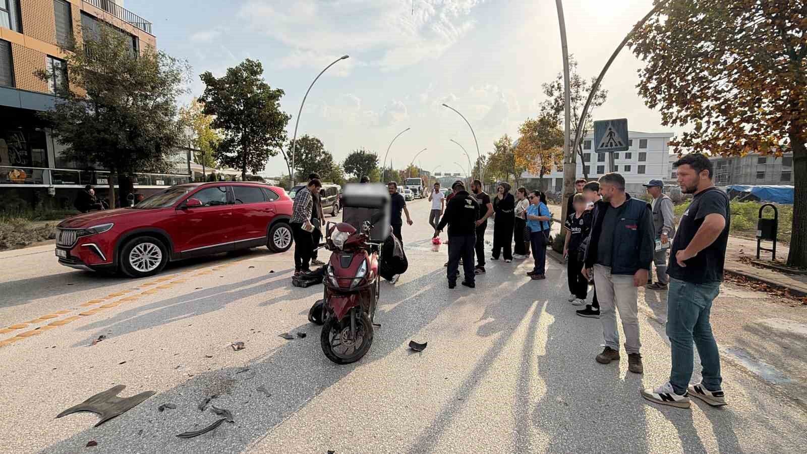 Otomobil ile motokurye çarpıştı: 2 yaralı
