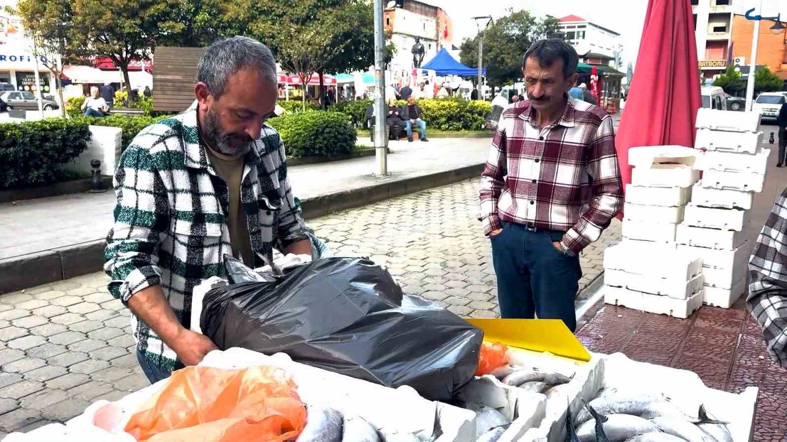 Rize'de palamutun 3 tanesi 100 TL'den satılıyor