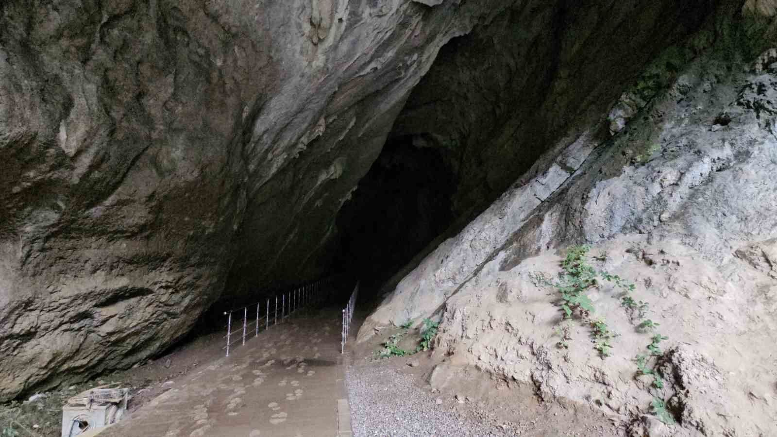 Şiddetli yağış Gökgöl Mağarası'nı su ve çamurla doldurdu