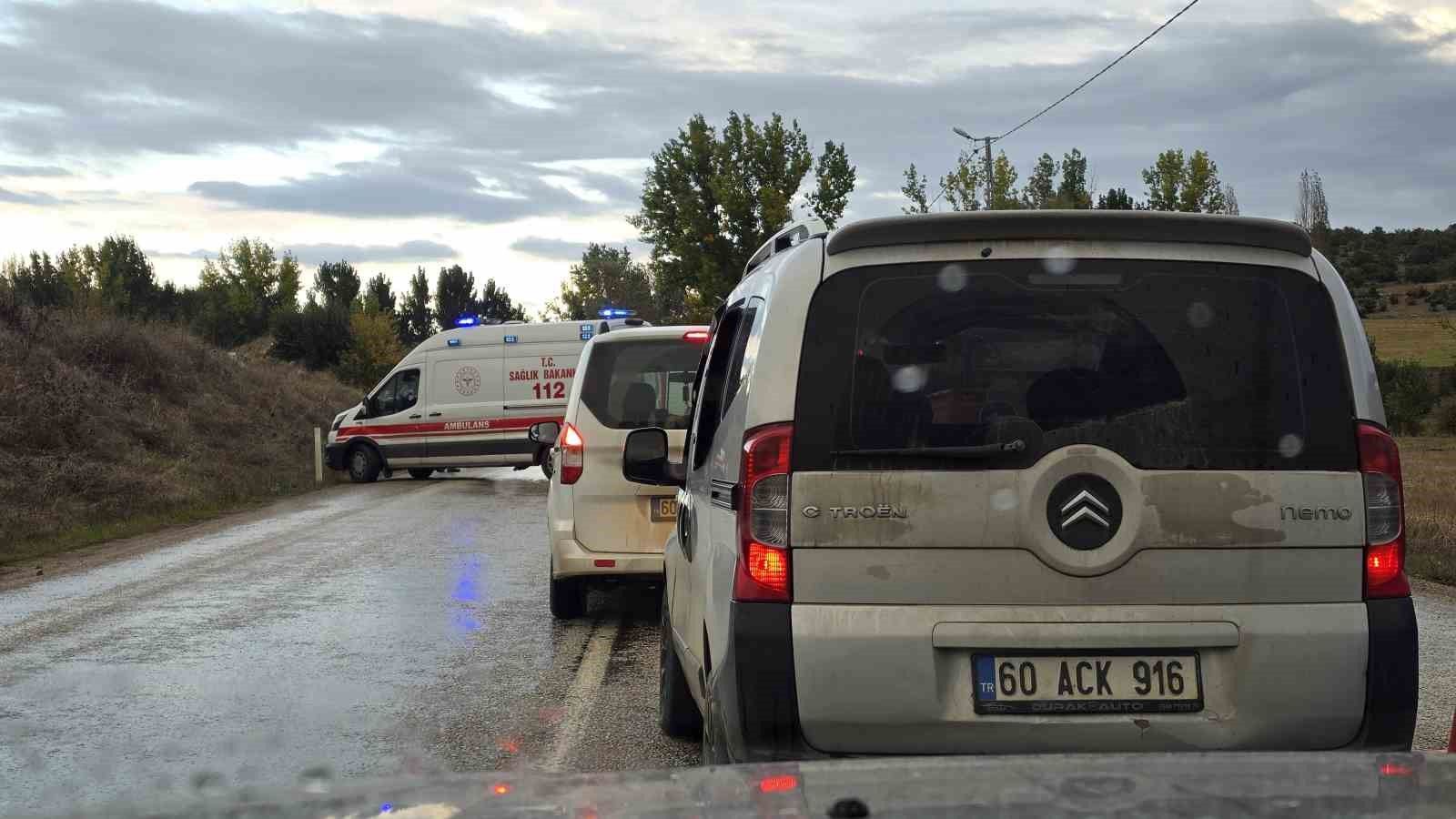 Tokat'ta iki aracın kafa kafaya çarpıştığı kazada 5 kişi yaralandı