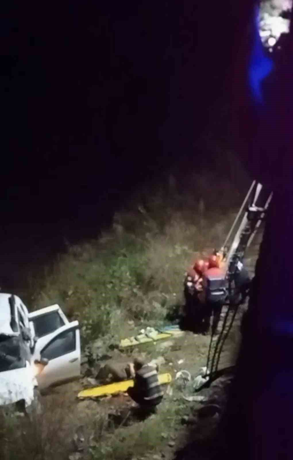 ARAKLI'DA ARAÇ DEREYE UÇTU