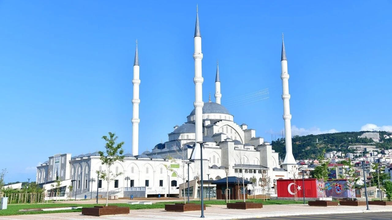 TÜRKİYE'NİN CAMİ HARİTASINDA TRABZON İLK 10'DA!